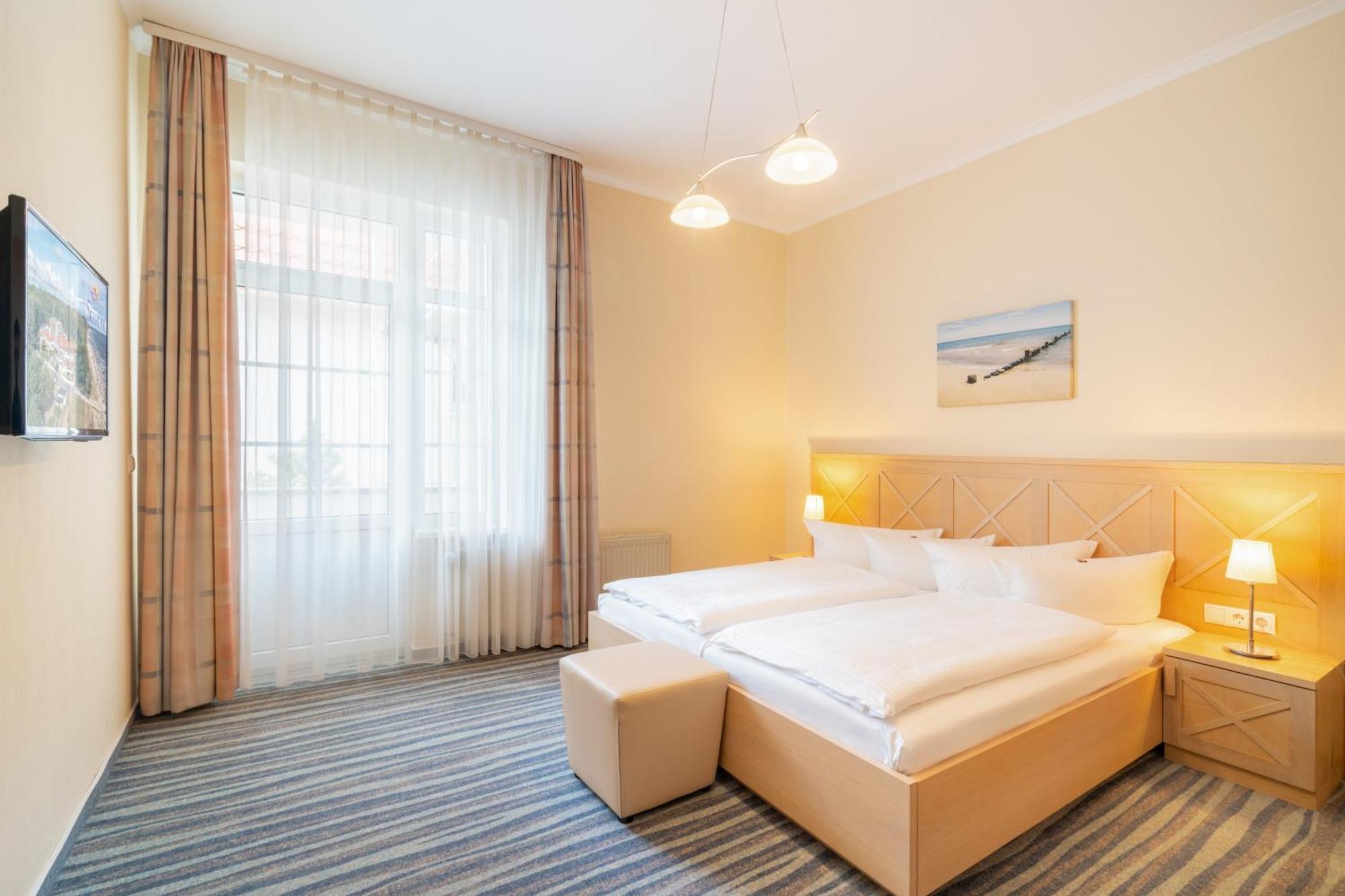 Strandhotel Seerose Kölpinsee Esterno foto