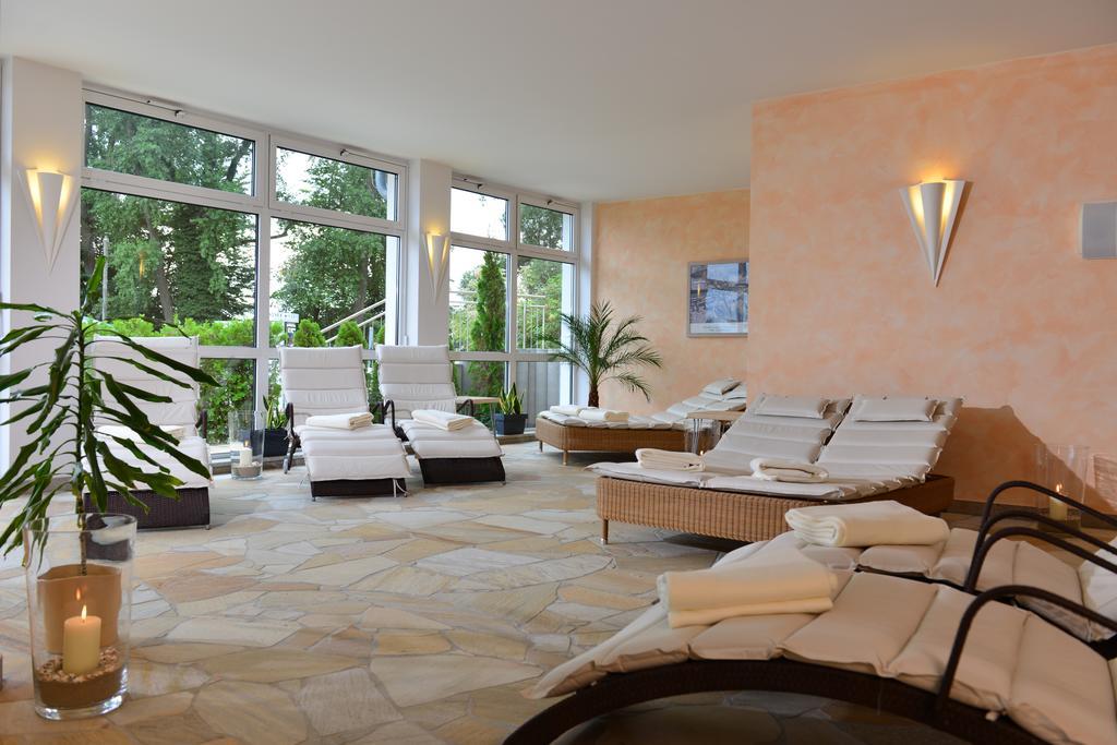 Strandhotel Seerose Kölpinsee Esterno foto